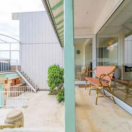 Sumptuous With Beach Access *