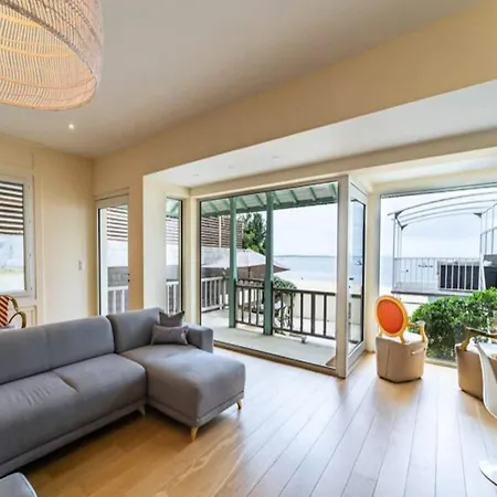 Sumptuous With Beach Access