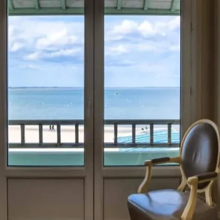 Sumptuous With Beach Access