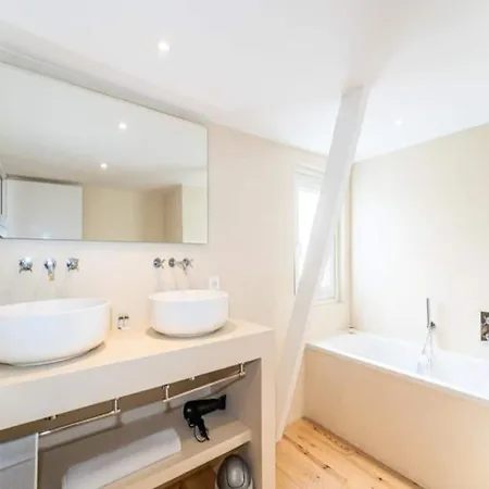 Sumptuous With Beach Access